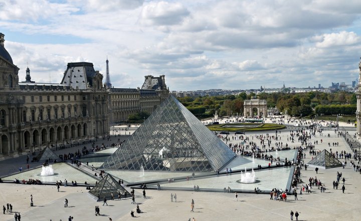 Musee du Louvre paris france