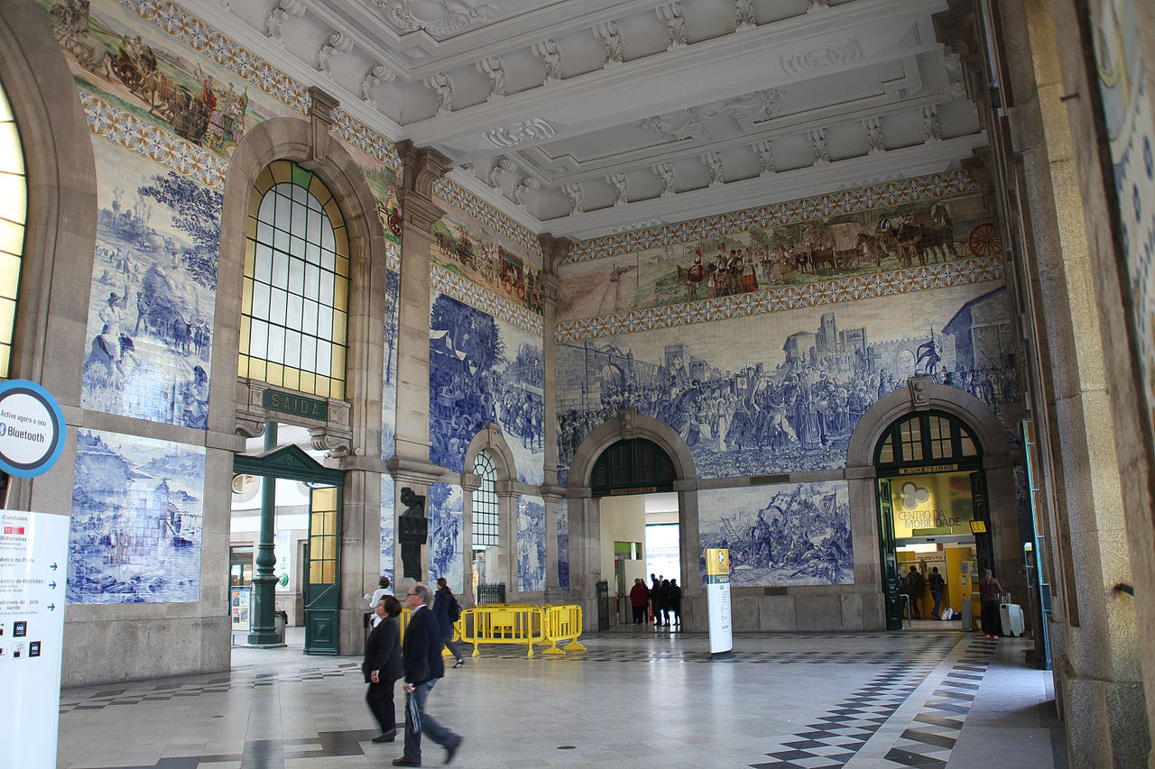 porto azulejos sao bento train station